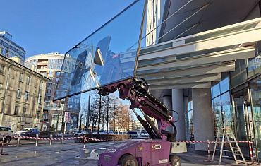 Монтаж козырька стеклороботом Cowest WSR-800LA